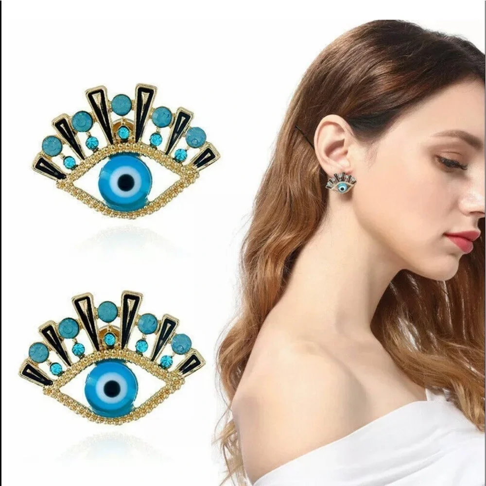 Designers Brands For Customers That Love To Wear Casual and Elegant Accessories;